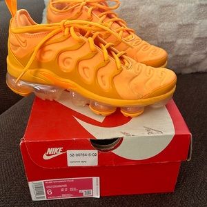 W AIR Vapormax Plus size 6